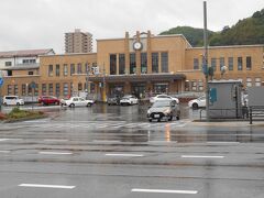 朝起きたら雨が降っていました。
朝食後雨が止んだ頃にホテルを出発
１０時頃に小樽駅に到着しましたが、まだ雨が降っており、駅ビル内のバーガーキングでコーヒーを飲みながら、雨が止むのを待っていました。
雨が弱くなった所を見計らって出発。