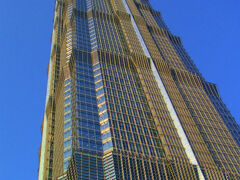 88階建て 高さ340m 最上階に有料展望所があります
