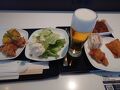 4travelの旅行記は、大抵食べ物から始まる！？
まずは、成田のANAラウンジからスタート。