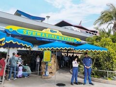 ファインディング・ニモ・サブマリン・ヴォヤッジ (Finding Nemo Submarine Voyage)
オススメ度 ★★☆　絶叫度 ☆☆☆　形態：屋内型ライド　最大混雑度：20～40分