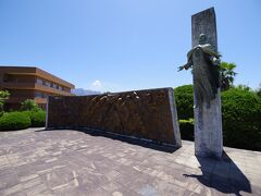 仙巌園から桜島行きのフェリー乗り場への途中、かの聖フランシスコ・ザビエルの上陸記念碑があります。