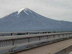 河口湖大橋から富士山
