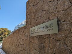 公園内を散策します。
月曜日なので美術館は閉館日でした(T_T)