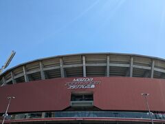 目的地はMAZDAスタジアム。
試合は開催されていませんが、グッズショップは営業しているようなので立ち寄ってみることに。