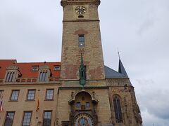 旧市街広場の時計塔でからくりを楽しみます。