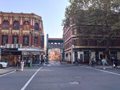 チャイナタウンの門。
ギリシャ人街もこの一画にあります。