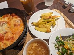 つながってるリンクス梅田　神戸元町ドリアでランチ。