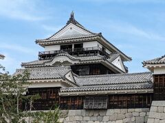 日本百名城松山城。天空にある平山城の傑作です