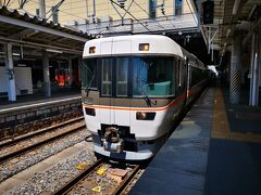 長野駅に戻って、しなので松本へ。