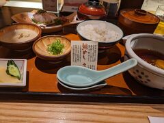 昼食はたいめしなど郷土料理の人気店かどやさんです。