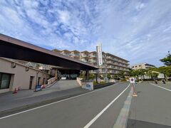 今回泊まるホテル「松島センチュリーホテル」にやってきました。
松島海岸駅から徒歩15分ほどの好アクセスです。