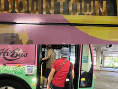 海外では運転しないので仕方ありませんが
本当に遠回り・・
リッツから30分でまずは、アラモアナ到着！
ここからバスを乗り換えてダウンタウン、カカアコ
方面へ！！