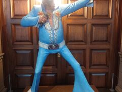 プレスリーの銅像。
ゴッホやダリの絵画もあるそうだが、絵心のない自分には、発見できなかった。