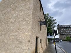 大聖堂エリアの最後は、プロバンド領主館。それぞれ、隣り合っているので、3点セットで回るといいと思う。
古い家。