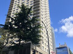 https://4travel.jp/travelogue/11902670

の続き。

週末に向けてハイアットが値上がりするので、違うホテルに引っ越し。Century Plaza Hotel。ハイアットから歩いて１５分くらい南下したところ。