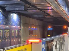 　高鉄に乗って終点　南港駅で下車、MRTに乗り換えます。
