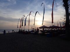 約２０分ほど歩いて・・
ダブルシックスビーチへ到着しました。
この感じ・・バリのビーチっぽい。