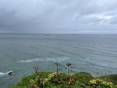 灯台のさらに先まで行き、海を撮影してみました。大海原の太平洋です。海の大きさを実感。