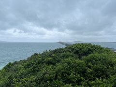 建物の最上階の展望台から、池間大橋の方を見ました。

こう見えて、海の色がとても綺麗でした。
ただ、雨のためすぐに退散。