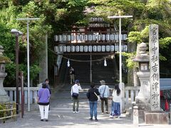 犬養家旧宅から少し北へ向かったところにある吉備津神社へ行きます。

第１０代崇神天皇の命令でこの地の平定に赴いた将軍・吉備津彦命を祀った神社で、吉備の国の総鎮守の神社です。
