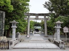 宗像大社は、日本神話に登場する日本最古の神社の一つです。御祭神は、天照大神の三女神で、沖津宮、中津宮、辺津宮にそれぞれ祀られ、この三宮を総称して、宗像大社といいます。