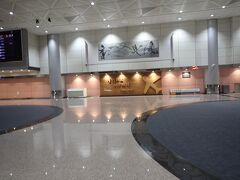 なぜか到着階で降ろされた。
朝の到着ロビーは静かです。