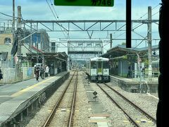 11:26  乗換駅の高麗川駅に到着～

乗る列車がホームで待っていた。
ここから先は非電化区間。
