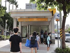 ではでは、中山國小駅からMRTに乗って、士林駅まで向かいます。