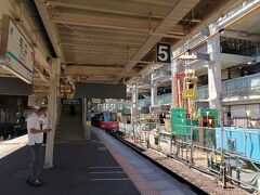 名鉄知立駅下車。
もうずっと駅舎高架化の工事してる。改札出るまで上がったり下がっだり、まるで迷路のよう。