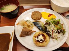 翌朝、ホテルでの朝食にもお好み焼きがあった(苦笑）