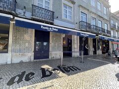 元祖エッグタルトの店「パステイス･デ･ベレン」
ジェロニモス修道院からインペーリオ広場の通りを東に数分歩いた、次のブロックのスタバの数軒先にあります