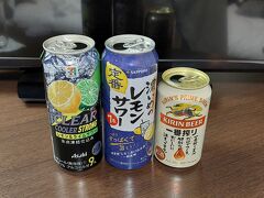 お酒も仕入れてお部屋で飲んでいたオット…でした。
まぁ、お酒は健康のバロメーターなのだそうなので許します。┐( -"-)┌ 

＊～＊～＊～＊～＊

ここまで読んで頂きありがとうございました。

明日につづく♪