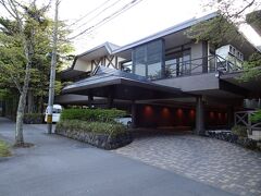 そのまま宿泊するホテルへ直行、、、したわけではなく、一度駅まで戻って、アウトレットの雰囲気だけ楽しんできました。
荷物もロッカーから出さないとですしね。
駅からホテルまではいつでもお迎えを依頼できます（滞在中ずいぶんお世話になりました）。