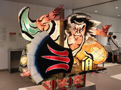 青森駅の待合室にある ねぶた
