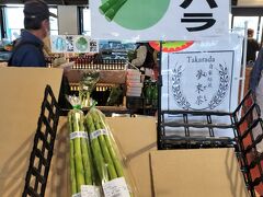 4日めの午前、徳島から香川へ戻りました。

三豊市の「道の駅　たからだの里・さいた」。
アスパラの「さぬきのめざめ」、写真を撮っている間にソールドアウト・・