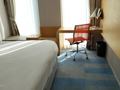 今回はソウルのホテル、どこもとっても高かったので
マリオットのボンヴォイポイントを使っての宿泊にしました。
快適そうです。