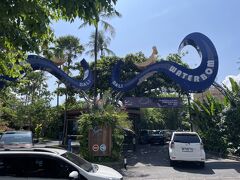 クタの有名スポットの一つウォーターボムも徒歩圏内。大型のウォーターパーク。ウォータースライダーがかなりの迫力との事だが、時間の関係で今回は訪れず。小さい子供がいる家族連れにはよさそう