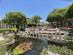 さらに歩いて昨日の夜も来たビーチウォークへ。昨日は夜遅かったのでお店も結構閉まっていたので再び来てみた