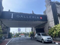 暇つぶしにGrabでGalleriaへ。Rp54K。2階建てで思ったよりお店は少なかった。