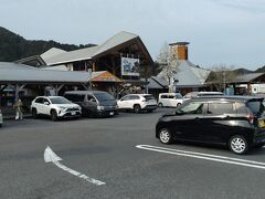 途中から高速道路を使えるので、なんとか日のある内に高知市内のホテルに着けることになりそうです。高速道路の入口前にある道の駅で休憩します。