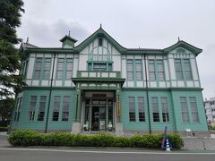 お次は栃木市立文学館。外観だけの見学でしたがカッコイイですね。