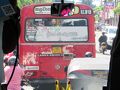 赤いバスはスリランカの国営バス