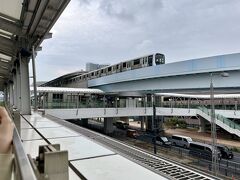 ゆりかもめ「市場駅前」までは直近。