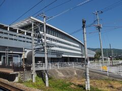 10:00頃
なんだか大きくて新しそうな駅舎発見！
新鳥栖駅だって(。ﾟωﾟ)