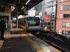 北千住から常磐線に乗り換え、さらに上野で山手線に乗り換え神田まで来ました、(本当は秋葉原で乗り換えだったのですが乗り遅れました)ここから中央線で新宿まで行きます