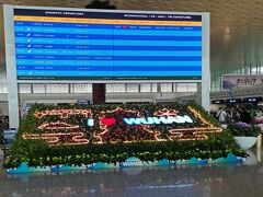 帰りは空路で武漢空港から上海虹橋空港へ
フライト案内板
