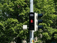 ええっ！ヴェルニゲローデ駅前の信号。
赤は悪魔、青は魔女。
なかなかいいセンス～！