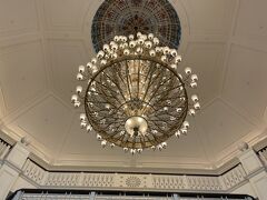 館内にも入ってみた
ロビーは静かだったので、写真撮。ここがメインロビーであっているなら、エクスプローラーズより、狭いかんじ

また写真傾いてる、心配でしかないが。

これで、ハリウッド、エクスプローラーズ、ディズニー（泊まってないけど）全部入ったことになるのだけど、やはりエクスプローラーズの雰囲気が1番好き！！