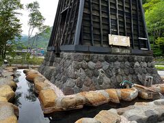 この足湯は24時間無料開放。ありがたい。