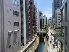 渋谷ストリームの下を流れている渋谷川。
港区からは古川に名前を変えて東京湾に流れ込みます。